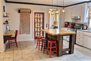 Fully equipped kitchen with central island