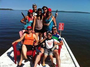 Family ready for their pirate treasure hunt at Farr Island. A great activity organized by the Presidents' Suites. / Famille prête pour la chasse aux trésors de pirates. Une activité organisée par les Suites des Présidents.