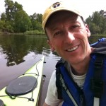 Jocelyn Blais owner of the Presidents' Suites in Haileybury kayaking at Farr Island / Propriétaire des Suites des Présidents en kayak à l'île Farr