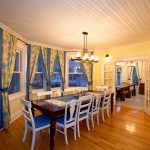 Dining room of the Lumber Baron's house / Salle à manger de la Maison des barons forestiers.