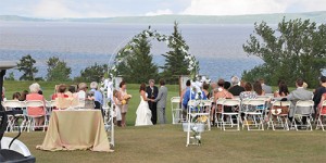 Destination wedding celebration at the historic Haileybury golf course / célébration d'un mariage à destination au club de golf de Haileybury à Temiskaming Shores