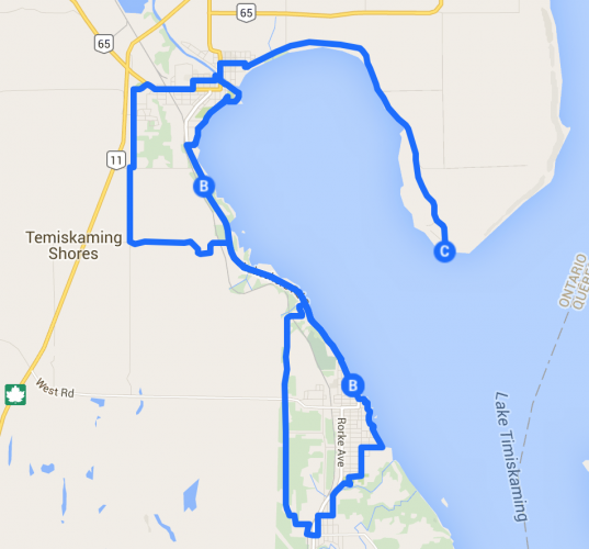 Cycling in Temiskaming Shores by lake Temiskaming. / Vélo à Haileybury et New Liskeard.