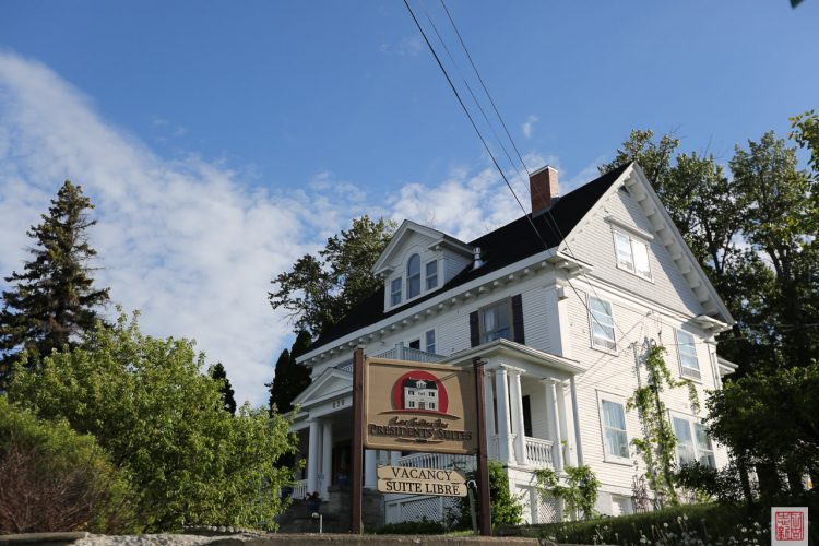 The Presidents' Suites Villa is located at 620 Lakeshore Drive in Haileybury. The historical home was built in 1906 on what was called Millionaires’ row. It has a large 5-lot property including one with a dock on lake Temiskaming. / La Villa des Suites des Présidents est située au 620 Lakeshore Drive à Haileybury. La maison historique a été construite en 1906 sur ce qui a été appelé l’allée des millionnaires. La propriété a cinq grands terrains, dont un, avec un quai sur le lac Témiskaming.