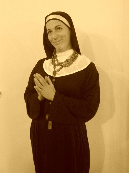 Mother Superior at an historical evening organized by the Presidents' Suites / Mère Supérieure à une soirée historique des Suites des Présidents