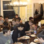 Sport group dining at the Lumber Baron's House / Groupe sportif ayant un repas dans la Maison des barons forestiers