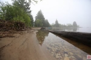 Calm water on west side of Farr Island. West side is only 300ft from main land. / Eau calme sur le c^té ouest de l'île Farr. Le côté ouest est seulement à 300 pi de la terre ferme.