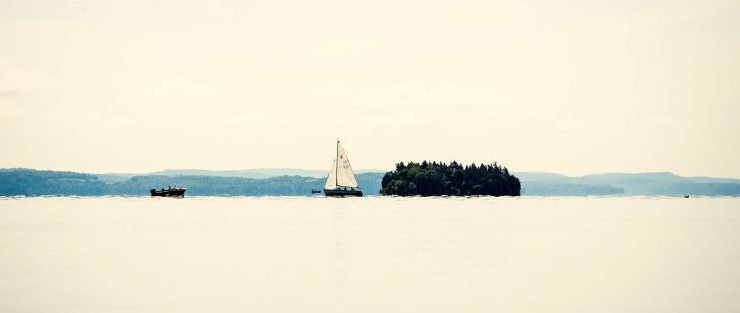 Boats around Farr Island on Lake Temiskaming / Bateaux autour de l'île Farr sur le lac Témiskaming