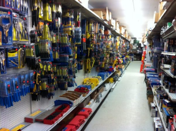 Tools at the North Cobalt Flea Market / Outils