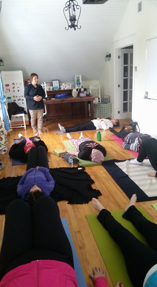 wellness travel - Yoga session at the Lumber Baron's House / Session de yoga à la Maison des barons forestiers