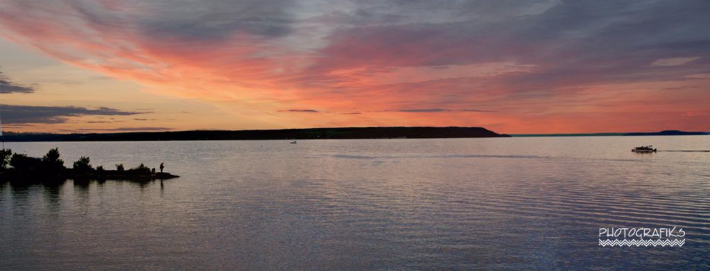 Destination Temiskaming Blog banner photo with beautiful lake Temiskaming. Thanks to Richard Steward from Photografiks in Haileybury for the great photo. / Photo du blogue Destina