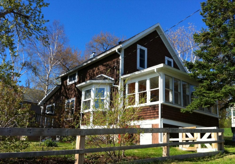 The Presidents' Suites Cottage in Haileybury / Le Chalet des Suites des Présidents à Temiskaming Shores