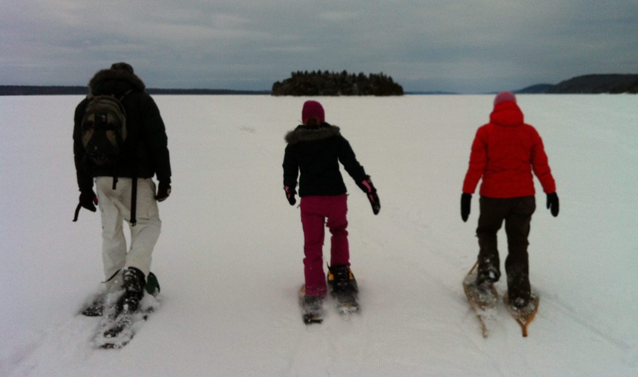 Snowshoeing on Lake Temiskaming to Farr Island which is owned by the Presidents' Suites. / En raquette sur le lac Témiskaming en route vers l'île Farr qui est appartenue par les Suites des Présidents.