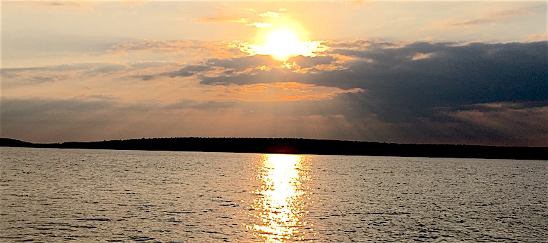 Sunrise on Lake Temiskaming / levé de soleil sur le lac Témiscamingue