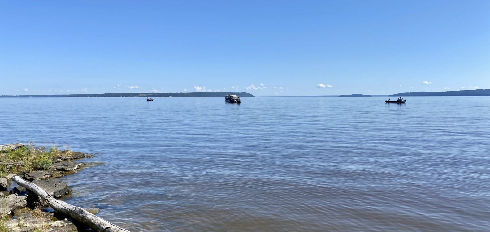 Fishing boats around Farr Island